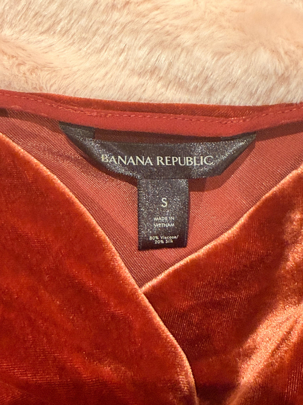 Banana Republic Rust Velvet Sleeveless Top - Small - Image 4