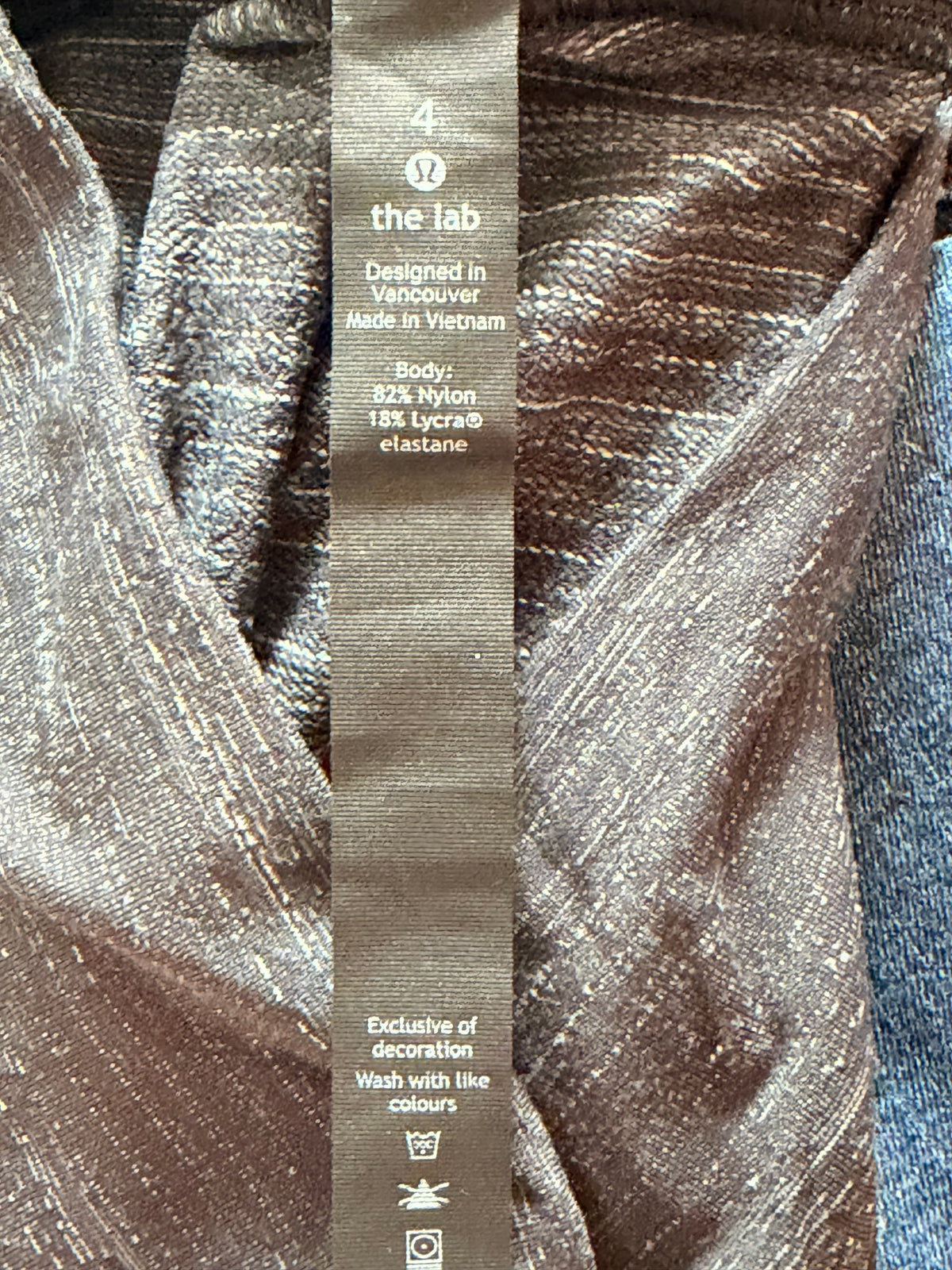 Lululemon Leggings Black to Gray Gradient Stretch - Size 4 - Image 4