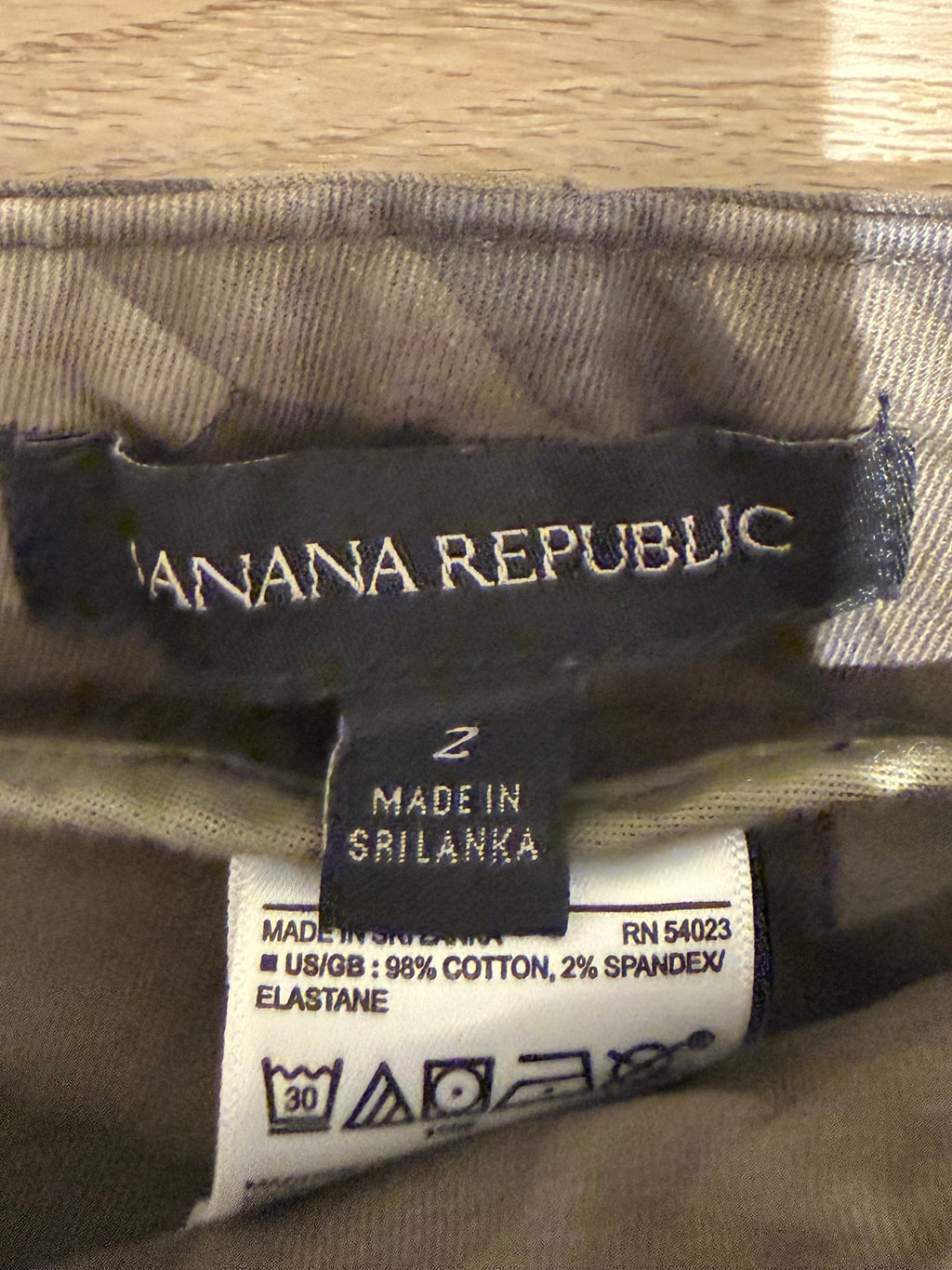 Banana Republic Camouflage Pants Size 2 - Image 3