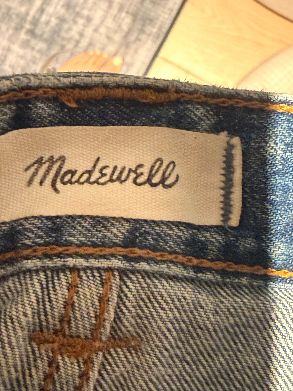 Madewell The Darted Barrel-Leg Medium Blue Jeans - Size 25 - Image 4