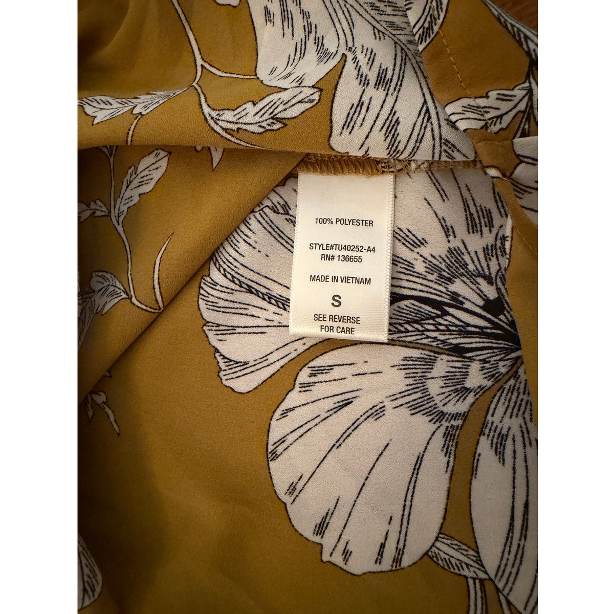 West K Sleeveless V & Button & Tie-Front Ruffle Collar Blouse Mustard Floral - L